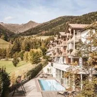 Hotel & Spa Sonnenparadies by Falkensteiner، فندق في تيرينتو