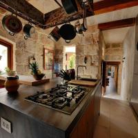 Luxury House of Character Golden Bay/Manikata., Hotel in Ix-Xagħra l-Ħamra