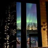 Aurora Forest Cabin, מלון ברובניימי