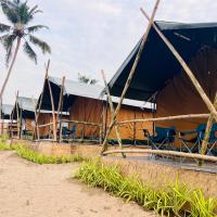 SeaOM Beach Huts and Tents، فندق في أولد غوا