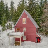 Snoqualmie Pass Cabin with Deck Walk to Ski Lift
