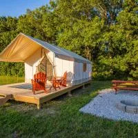 Peaceful Glamping Retreat at Roaring River, хотел в Cassville