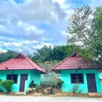 Thungtako Resort, מלון בBan Samnak Pling