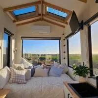 Coastal Haven Tiny Home - Port Fairy Tiny Homes, hotel Killarney városában