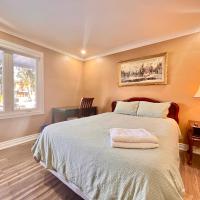 Newly Renovated Home in Toronto Near Subway, hotel in North York, Toronto