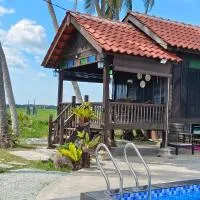 Kampung Cheq Homestay - Private Pool, Free Wifi, Netflix, hotell i Penaga