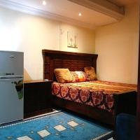 King Bed "STUDIO ROOM"-Khalidiya Abudhabi، فندق في Al Khalidiyah، أبوظبي