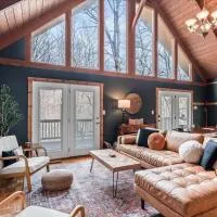 Spacious Lakeview Mountain Cabin, hotel en Powderhorn Mountain