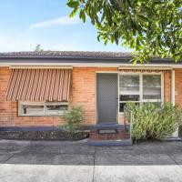 Cheltenham Delight - Renovated Two Bedroom Unit