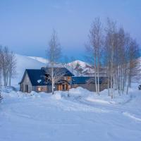 Gorgeous Log Cabin Close to Town with Hot Tub, hotell nära Friedman Memorial flygplats - SUN, Hailey