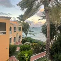 Northshore Seaside Suites, Hotel in Saint Johnʼs