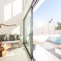 Serene Villas Halkidiki - Cfront private pool, hotel en Nea Iraklia