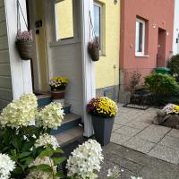 Family Home Green Paradise with Garden & free parking, Taxham, Salzburg, hótel á þessu svæði