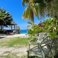 Huahine Beach House، فندق في فار