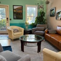 The Shoreline Legacy House with Fireplace, hotel poblíž Kodiak Airport - ADQ, Kodiak