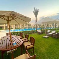 Glamorous 2BR/ Free Beach & Pool Access @ Mangroovy, El Gouna, hotel v okrožju El Gouna, Hurgada