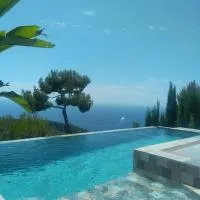 Èze - Appartement dans bas de villa avec piscine près de Monaco: Éze şehrinde bir otel