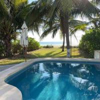 Casa Mana: Beachfront Home w/pool on Playa Blanca, hotel cerca de Aeropuerto internacional Ixtapa-Zihuatanejo - ZIH, Zihuatanejo
