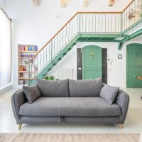 San Diego - Bright and Colourful loft with Cathedral view