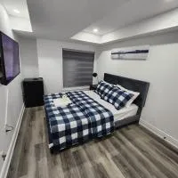 New Modern room in Innisfil，Innisfil的飯店
