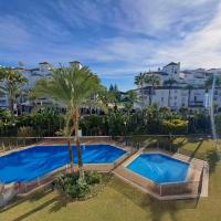 Luxury Apartment in Playas del Duque , Puerto Banus by Holidays & Home, hotel en Puerto Banús, Marbella
