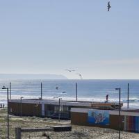 Stunning Beach Sunset View, By TimeCooler, h&ocirc;tel &agrave; Costa da Caparica
