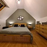 Charmante Maison de 2 chambres,位于Laroche-Saint-Cydroine的酒店