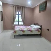 Yasmeen Studio Roomstay Kijal - Room 2 - FOR TWO PERSON ISLAM GUEST ONLY, hotel i Kijal
