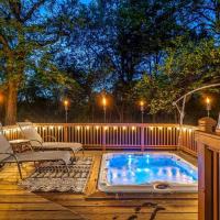 Hillside Hot Tub Hideaway! King Bed / Fire Pit