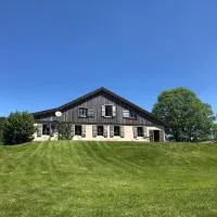 Maison de charme Haut-Jurassienne، فندق في سان-كلود