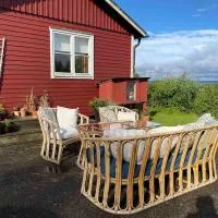 Cozy Hilltop Cottage With Fantastic View, готель у місті Undenäs