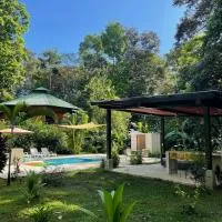 La Amapola Lodge, Bungalow en Península de Osa., מלון בBarrigones