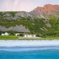 Exclusive Beach House Ramberg - Your Private Oasis, hotell på Ramberg