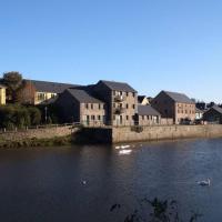 Stunning Apartment overlooking Pembroke Castle