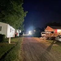 Camping les Portes du Perche, hotel v mestu Mamers