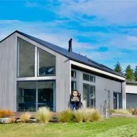 Stunning, Alpine House, отель в городе Кингстон