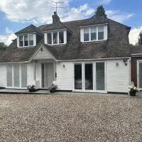 Beautiful 1-Bed Studio in Bourne end, hotel v destinaci Bourne End