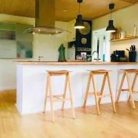 COZY HOLIDAY HOME by the sea, ξενοδοχείο σε Yderby