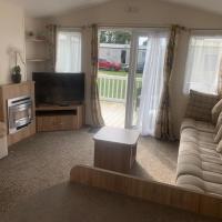 Gorgeous 6 Berth Caravan With Decking Area, Dovercourt Holiday Park Ref 44010af