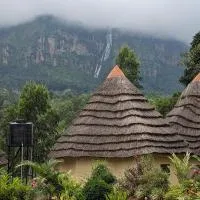 Cwmbale Eco-Safari Lodges, Restaurant and Zoo., hotel a Mbale