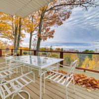 Pet-Friendly Michigan Home with Deck and Views!, hotelli kohteessa Harbor Springs