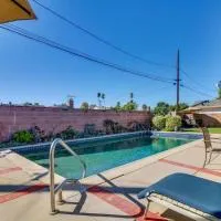 Luxury Oasis Home w/Pool Near CSUN-6 Guests – hotel w mieście North Hills