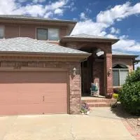 1 or 2 bedrooms with bath at Indian Peaks golf course home, hotel u gradu Lafayette