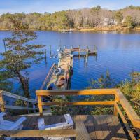 Waterfront Getaway Game room Kayaks Family