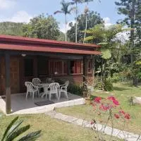 Viesnīca Maison en bois au Mont mou pilsētā Païta
