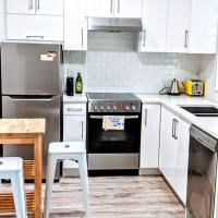 ENTIRE Garden Apt-Private Parking+Central Location, hotel in Downtown Eastside, Vancouver