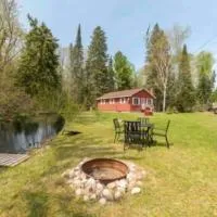 Mud Creek Cottage, hotell i Cheboygan