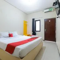 RedDoorz at Osuko Residence Sukomanunggal Jaya, hotel di Surabaya