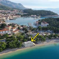 Beach rooms Riviera - Žuta Kuća, hotel u Makarskoj