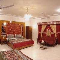 Travel lodge clifton, hotel di Clifton, Karachi